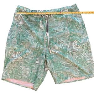 Johnnie-O Swim Trunks Mens Extra Large Green ￼ Monstera Leaf Tropical‎ Print